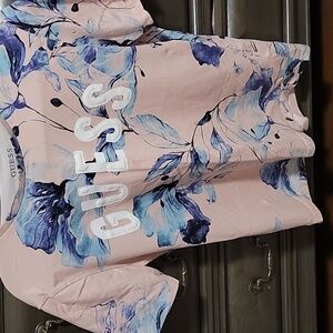 GUESS Logo T-Shirt  Floral - Sz Small. Womens